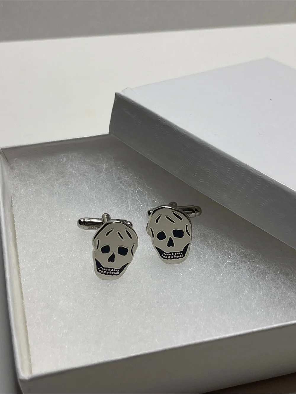 Alexander McQueen Skull Enamel Cufflinks - White and Black